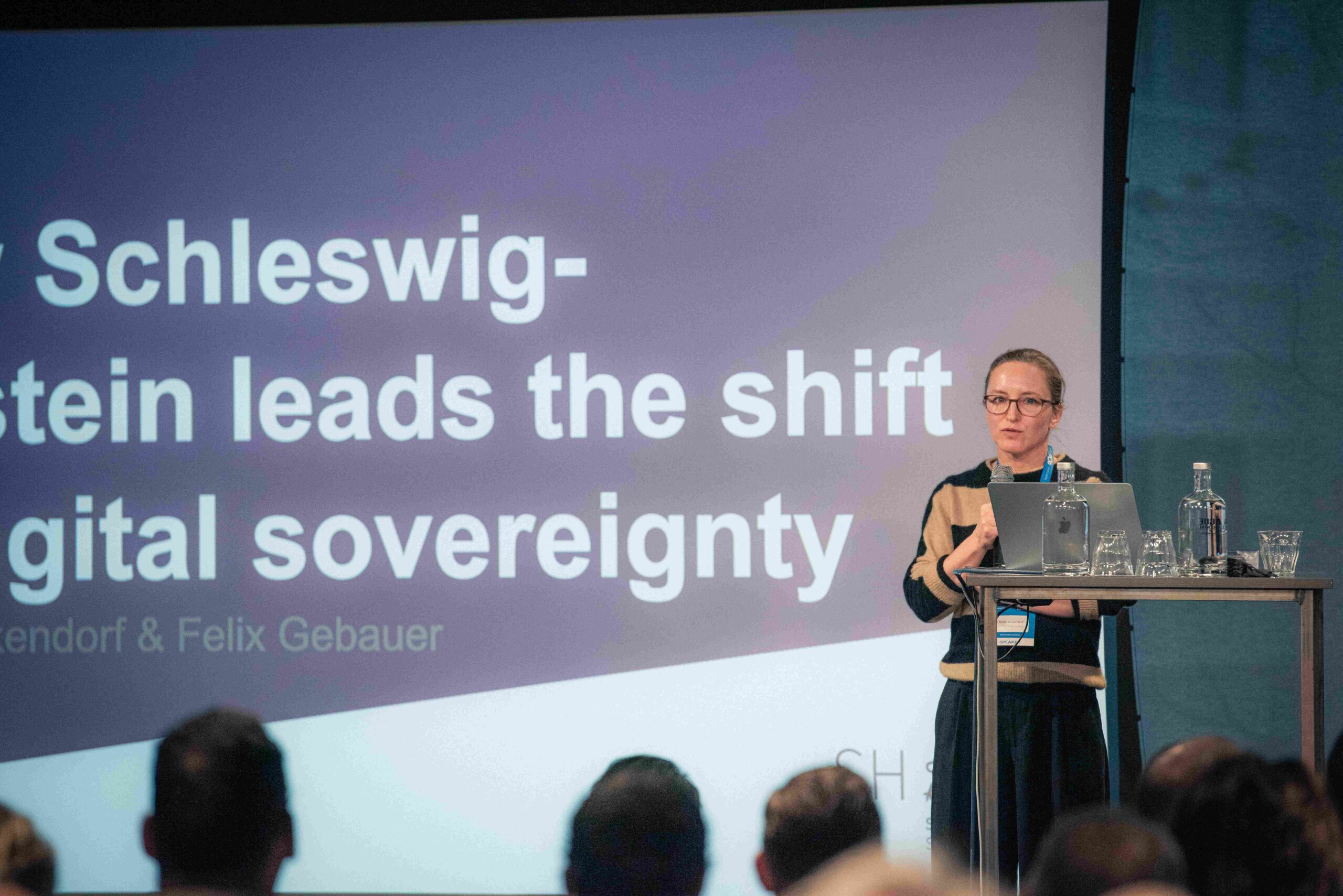 Nicole Beckendorf from Schleswig-Holstein presenting their strategic shift to digitally sovereign technology