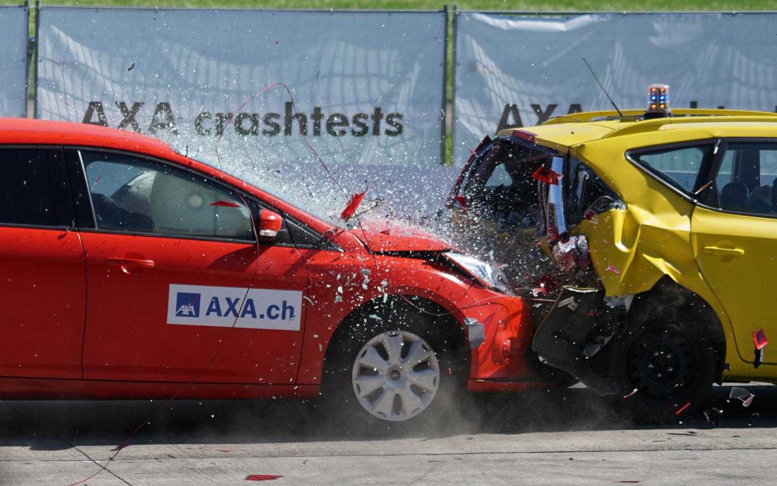 crash-test-collision-60-km-h-distraction-163016