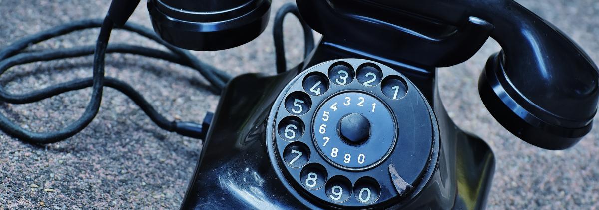 phone-old-year-built-1955-bakelite-163008